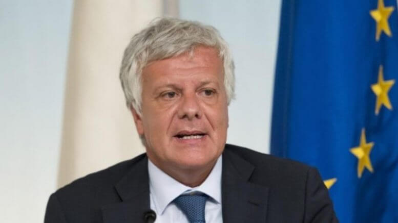 "Il ministro Galletti è assolutamente inadeguato perché, oltre a non fare il suo dovere nel difendere l'ambiente...