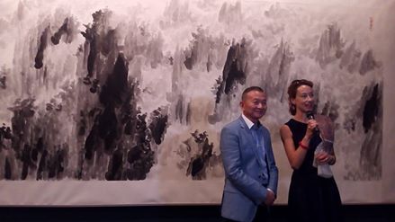 Il Monte Giallo, il monte Jizu, il monte Daming. Ma non solo, potrebbe essere anche la montagna incantata nei sogni di una fanciulla. Le montagne di Mao Jianhua non hanno geografia.