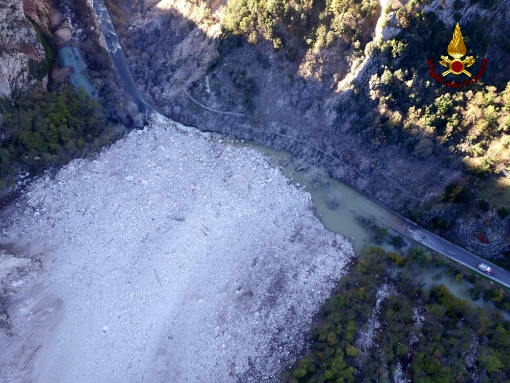 L’Anas nella Regione Marche, ha previsto per la ricostruzione 356 milioni di euro di investimento per 345 interventi, a sostegno della viabilità.