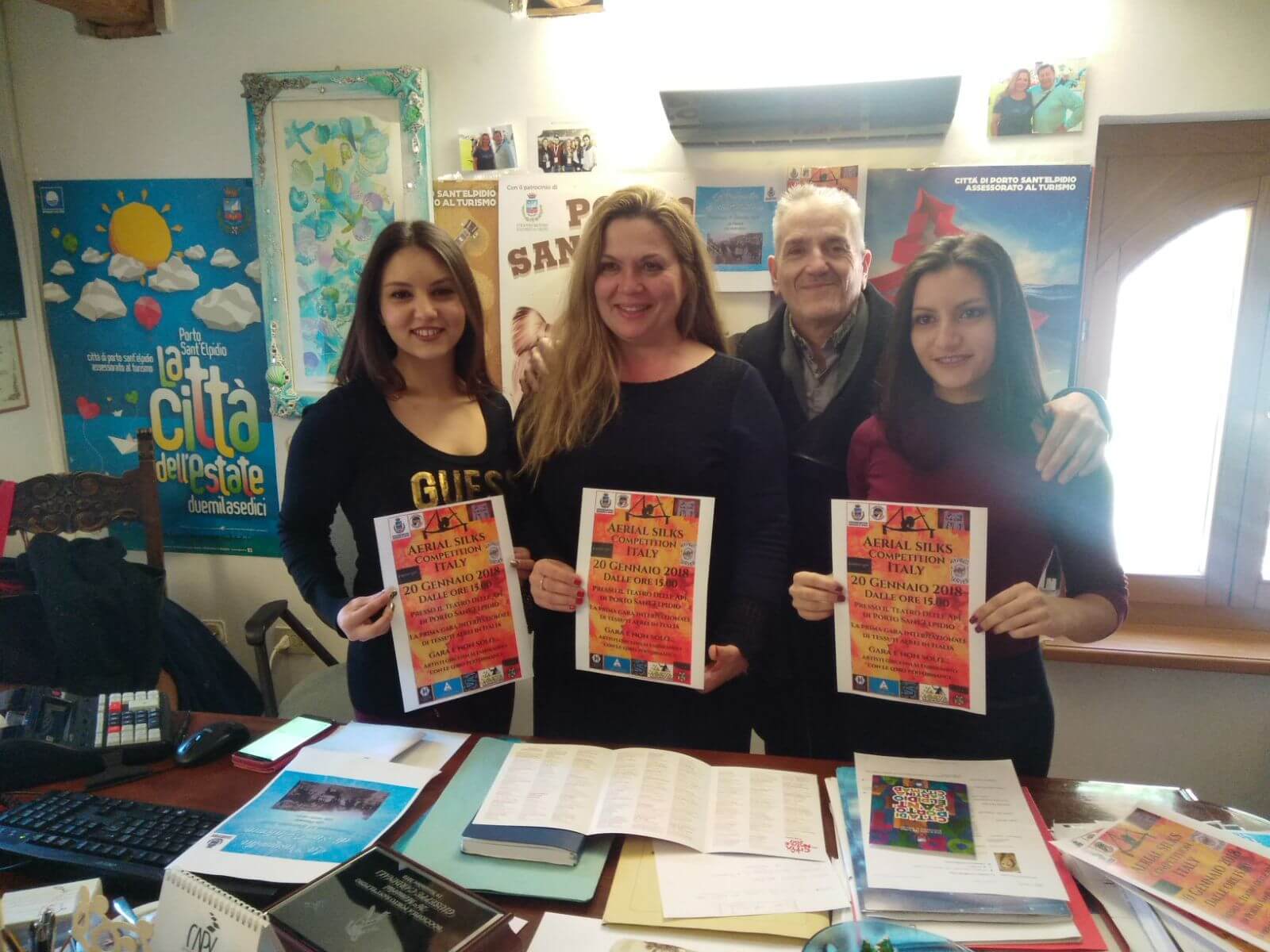 Aerial Silks Competition al Teatro delle Api di Porto Sant’elpidio, e la Pasquella di Sant’Antonio alla Piccola, chiudono Città del Natale 2017.