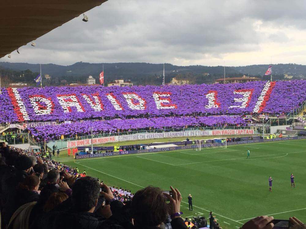 La notizia della morte di Davide Astori, capitano della Fiorentina, è rimbalzata su Internet e sui social in pochissimo tempo. La mia ansia prederby da milanista incallita è stata subito sostituita da un magone in gola.
