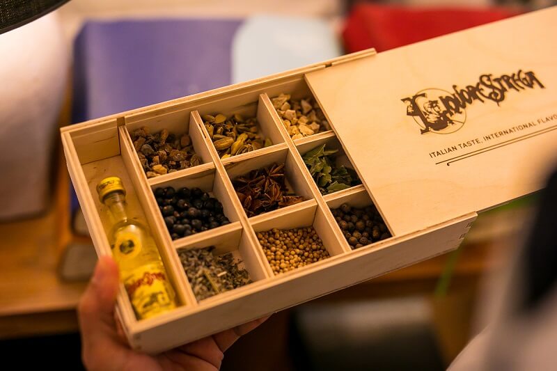 Presentati i cinque cocktail che saranno serviti alla 72a edizione del Premio Strega, il prossimo 5 luglio a Roma.