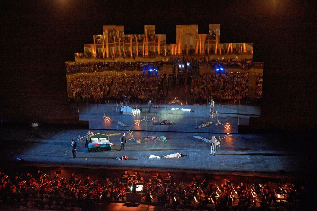 Il programma del Macerata Opera Festival 2018 è completo e definitivo, con tante novità, feste tematiche, il ritorno della danza allo Sferisterio e l'immancabile Notte dell'Opera.