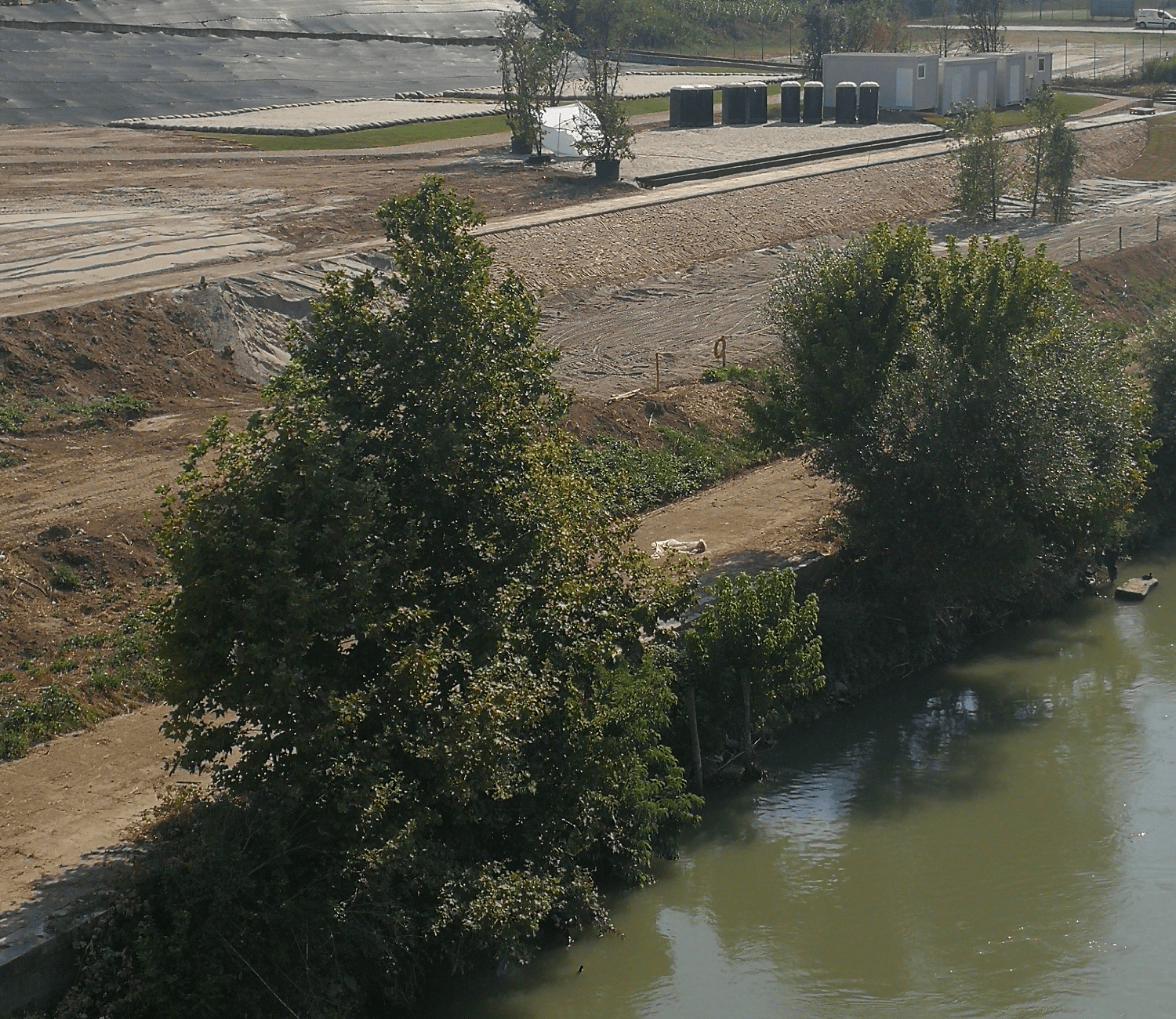 L’inaugurazione spiaggia sul Tevere, annunciata a dicembre 2017, che avrebbe dovuto essere pronta prima del periodo estivo ancora non è programmata.