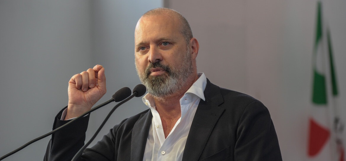 Il Presidente della Conferenza delle Regioni, Stefano Bonaccini, a Palazzo Chigi, suggerisce al Governo di difendere la politica di coesione dell'Ue.