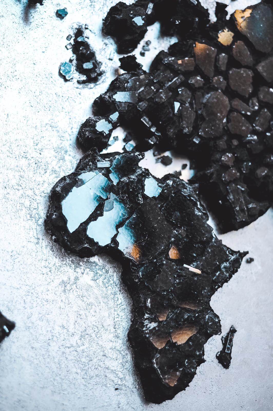 Sabato 1 dicembre alle ore 18 -  Sala Stampa dell’Auditorium Parco della Musica, inaugurerà la mostra personale Il Mondo a Pezzi di Antonella Privitera. 