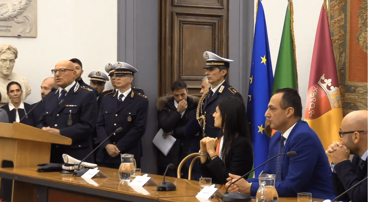 Campidoglio, 500 nuovi agenti per la Polizia Locale di Roma Capitale. Oggi le prime firme. Raggi: “Più vigili in strada per sicurezza e decoro”.
