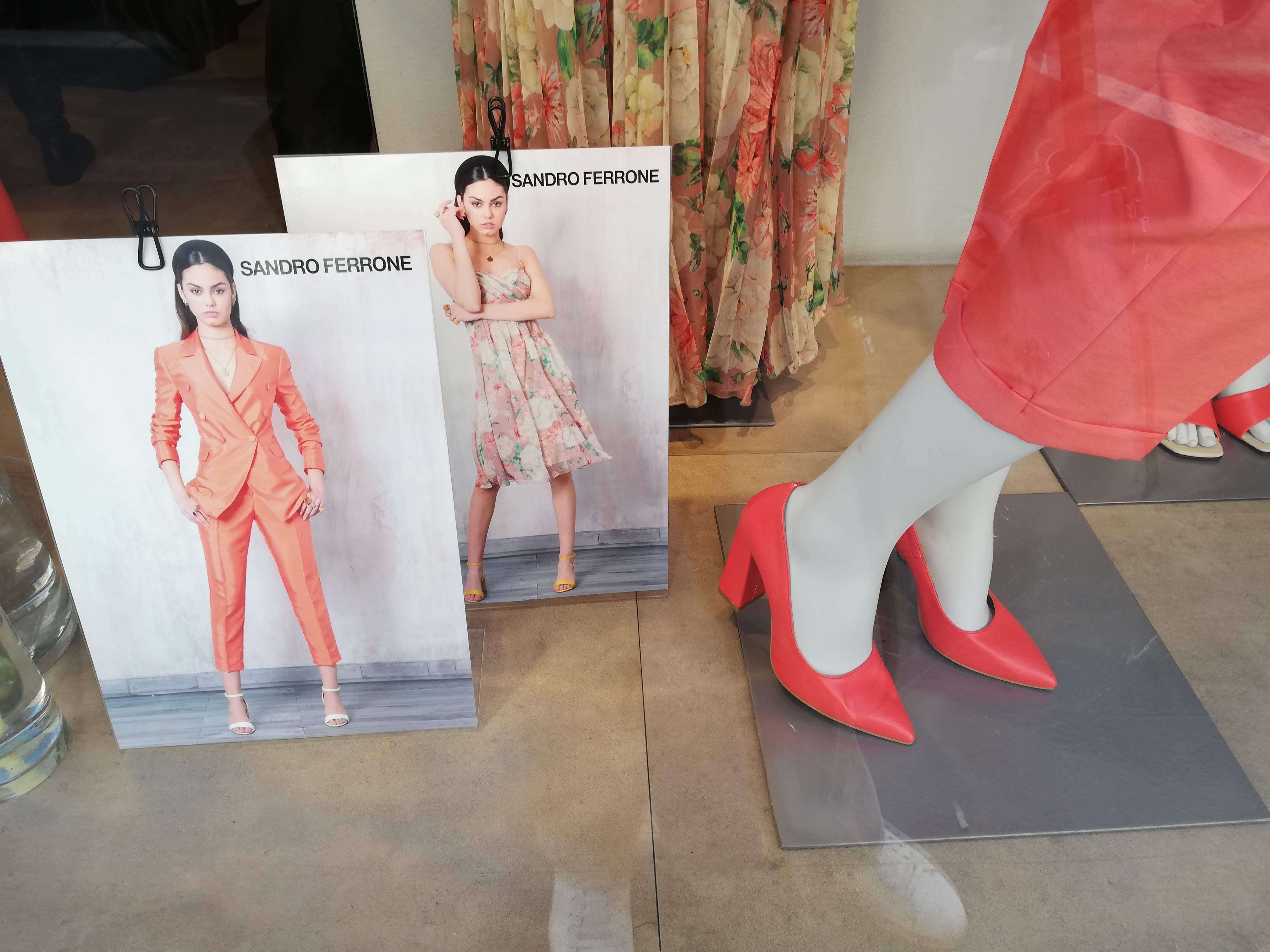 Sandro Ferrone, festeggia il trentesimo compleanno della boutique di via Nazionale con una collezione limited edition corallo.