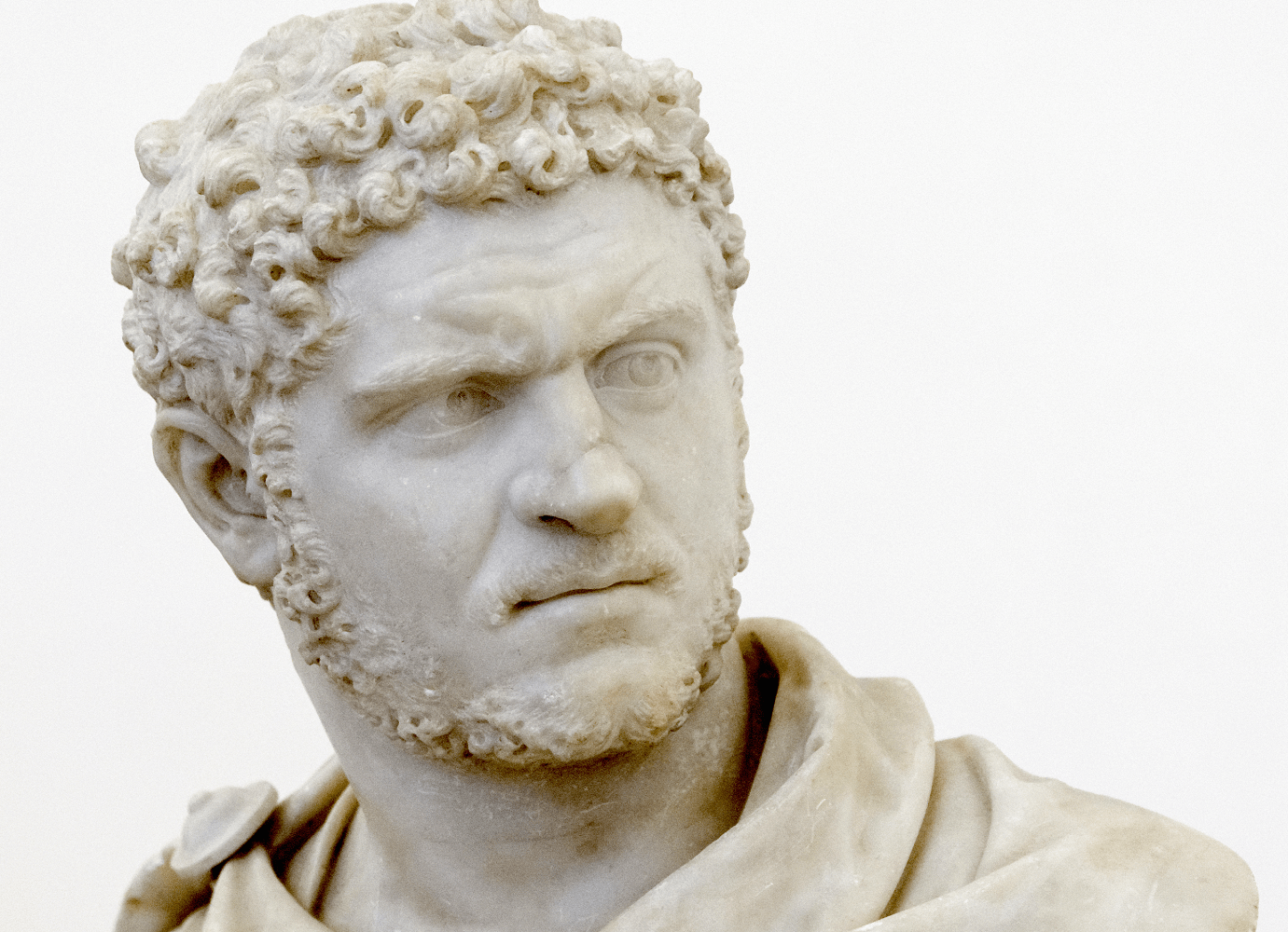 Lucio Settimio Bassiano nasce a Lugdunum, odierna Lione, il 4 aprile del 188, figlio di Settimio Severo e Giulia Domna. Il futuro Caracalla