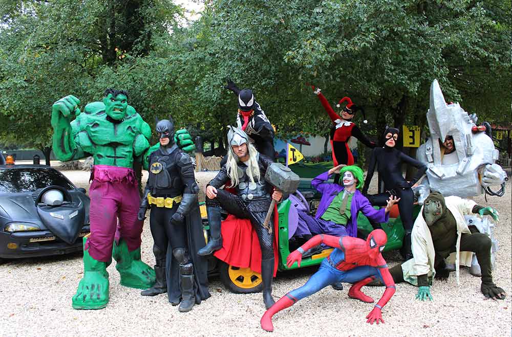 Al Fantastico Mondo del Fantastico al Castello di Lunghezza domenica 3 ottobre dalle 10 al tramonto, la grande battaglia dei Supereroi.