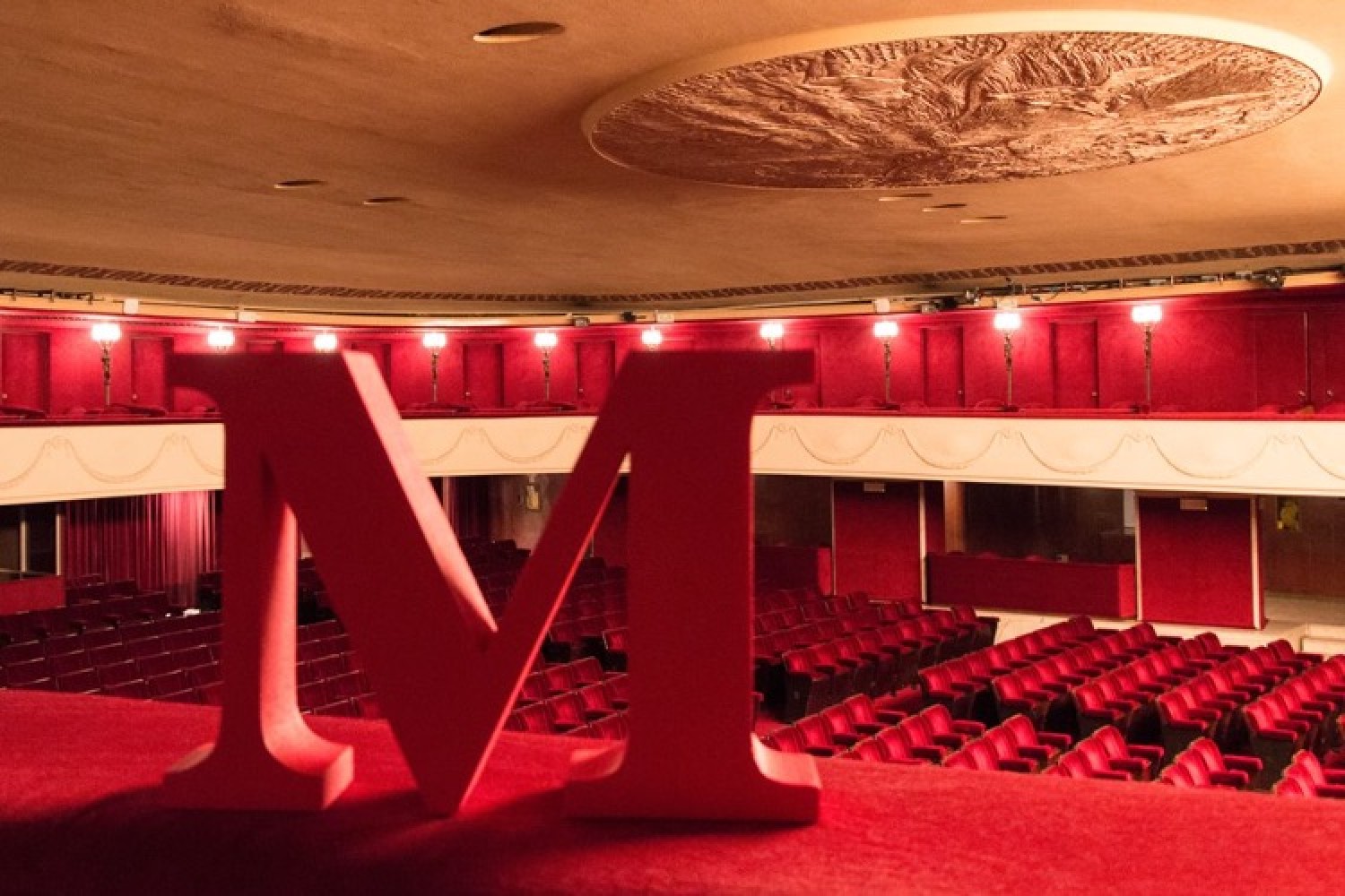 Questa nuova stagione del Teatro Manzoni è completamente dedicata alla memoria di Carlo Alighiero.