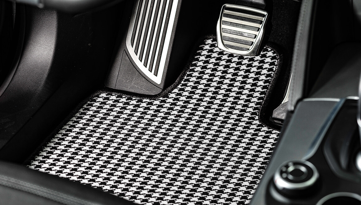 Da qualche tempo a questa parte sono tra gli accessori per auto più ricercati sul web: i tappetini.