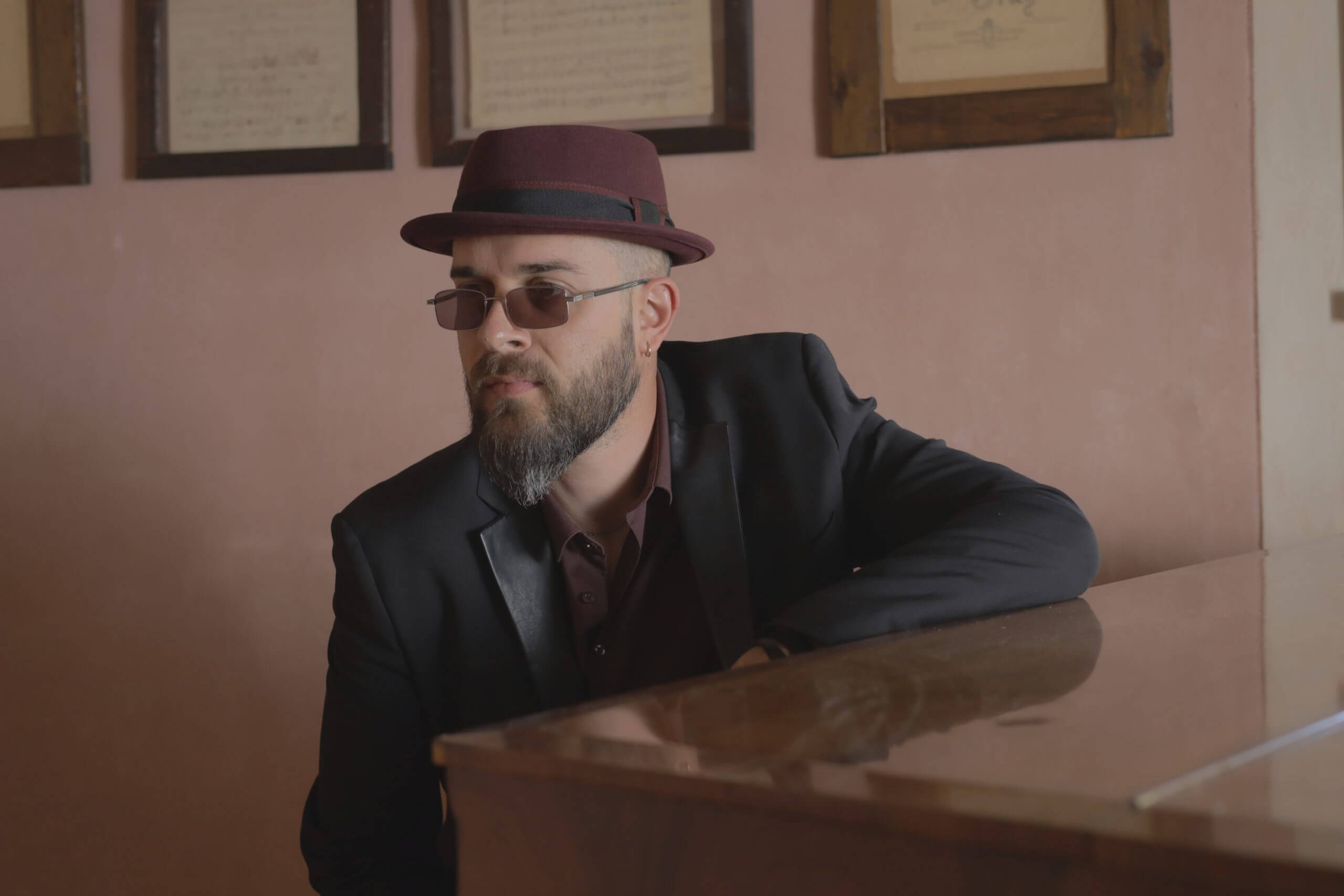 Da venerdì 10 dicembre sarà disponibile in rotazione radiofonica L’arancio (Lungomare - Believe), il nuovo singolo di Lorenzo Santangelo.