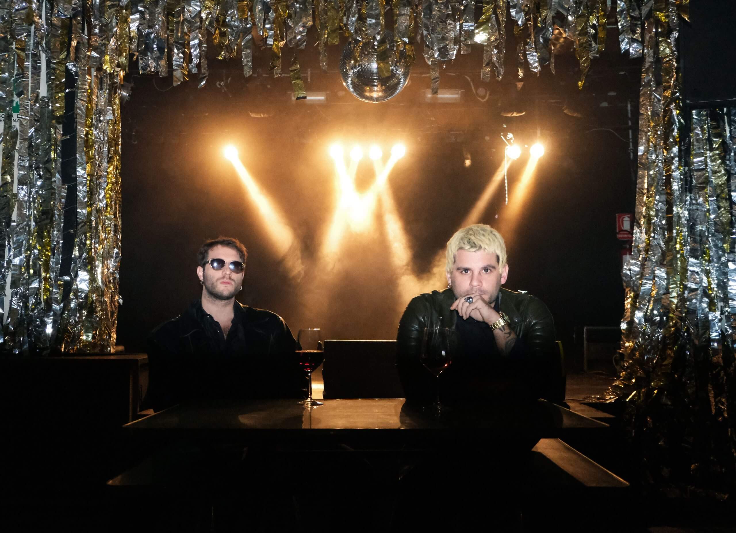 Esce giovedì 6  gennaio 2022 Falliscono i locali, il nuovo singolo dei The Heron Temple. La sottile linea temporale tra passato e presente.