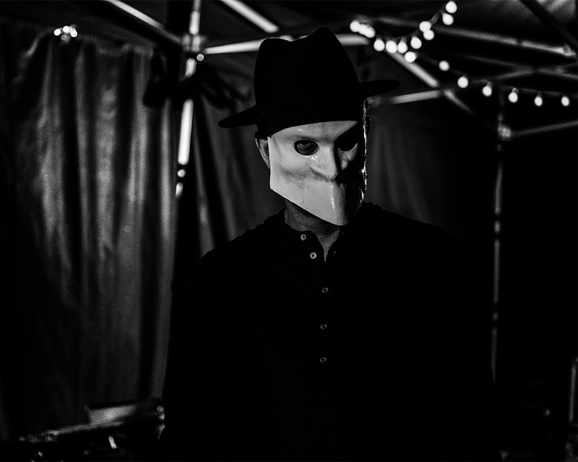 Fuori da venerdì 18 febbraio su etichetta Mescal La droga, il nuovo singolo di Pianista Indie che segue il precedente singolo "Patagonia". Si scrive Droga, si legge Passione. 