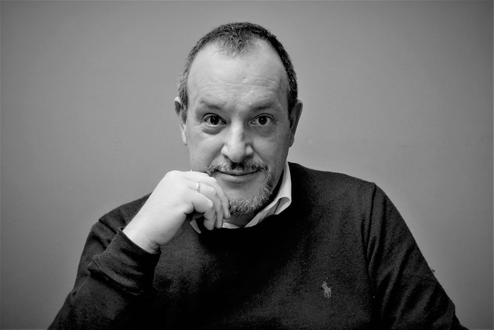 È disponibile in libreria e negli store digitali “Metallo Pesante”, il nuovo libro di poesie di Alessandro Angelelli, pubblicato da L'Erudita.