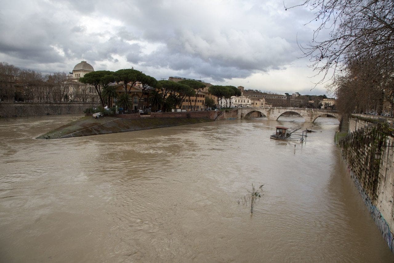 Acque depurate destinate alla cittadinanza romana, il Tevere nel bicchiere di Roma nord. Manca veramente poco.