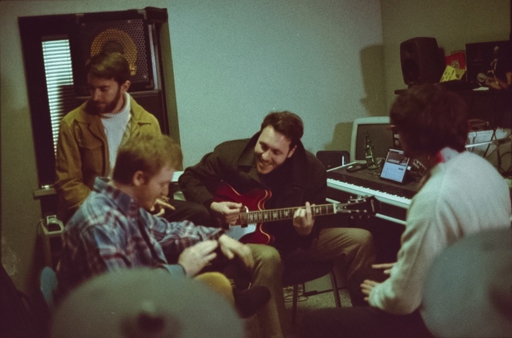 Dal 29 aprile sarà disponibile in rotazione radiofonica e in digitale “Mezzanotte” (LaPOP), il nuovo singolo dei Metanoia.