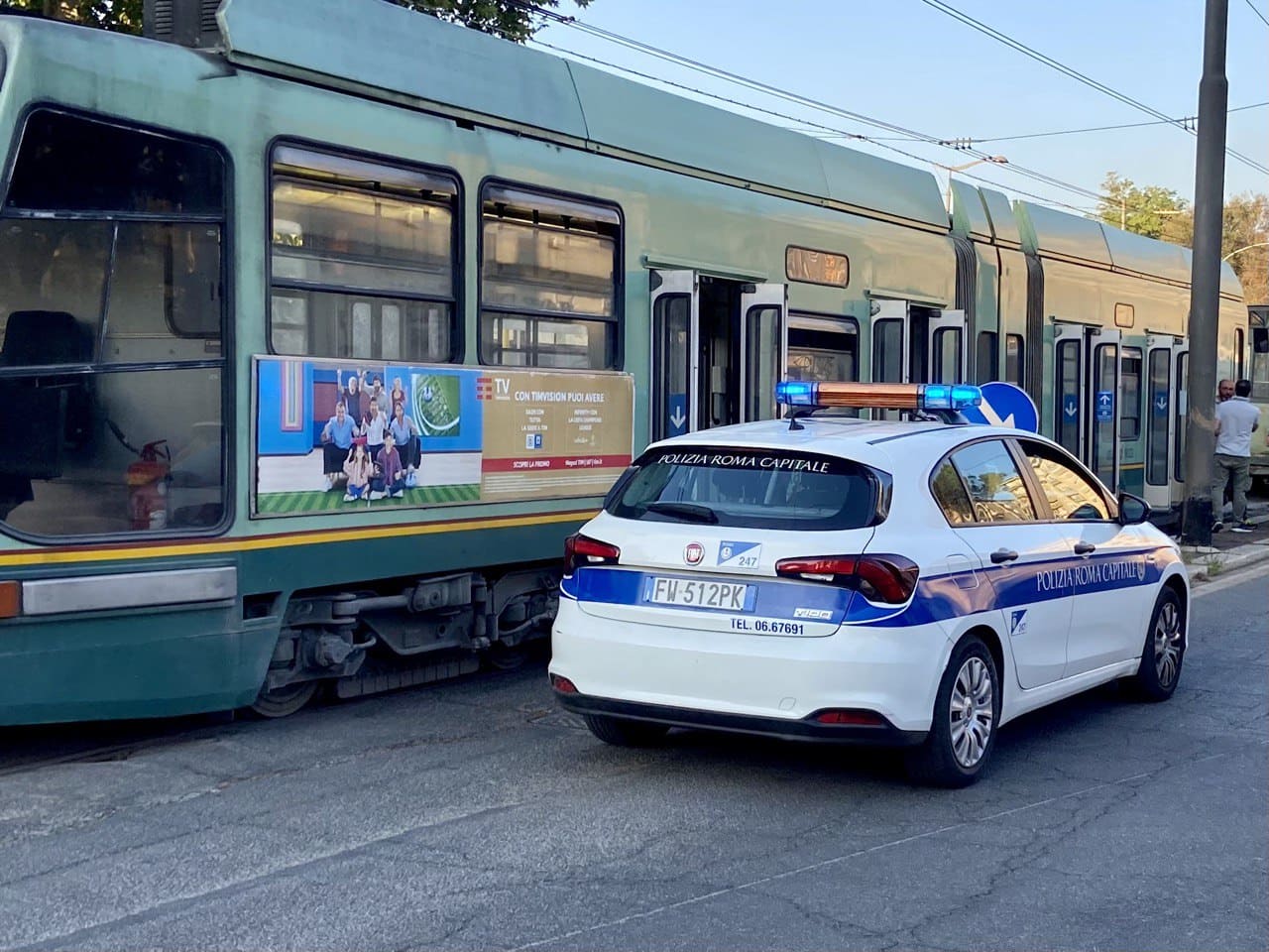 È stato bloccato da una pattuglia della Polizia Locale l'uomo che, a bordo di un tram della linea 14, alcuni giorni fa, ha aggredito una donna.