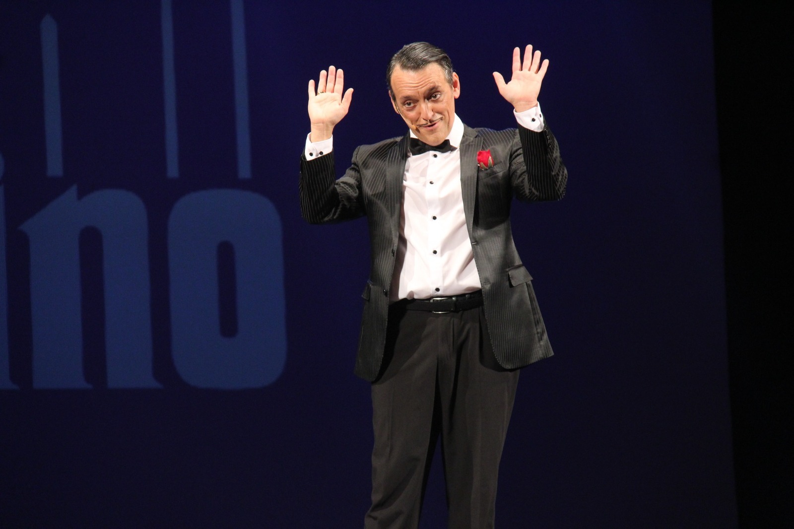 Tributo ai simboli storici della comicità, da Petrolini a Sordi, con Antonello Costa in "Il principe del varietà". Nuovo Teatro Orione dal 10 maggio 2024