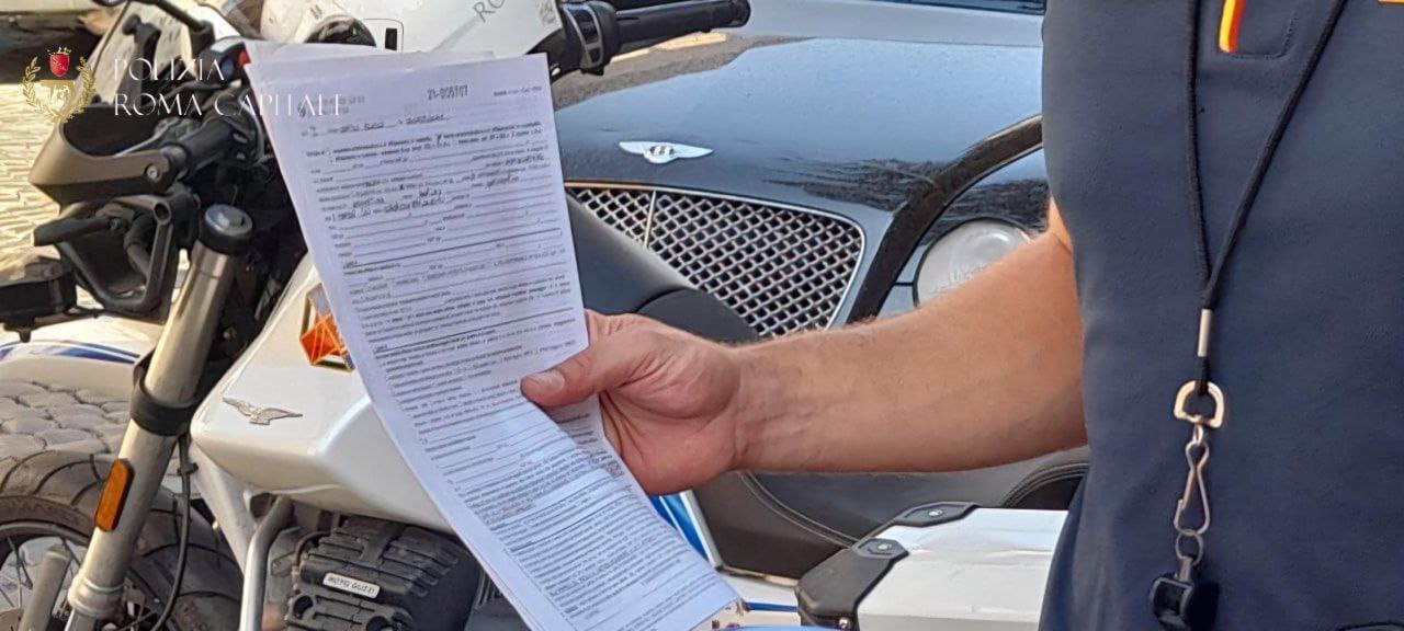 Una 49enne è stata denunciata a Roma per oltre 600 violazioni al Codice della Strada. Polizia Locale sequestra una Bentley e una Ferrari