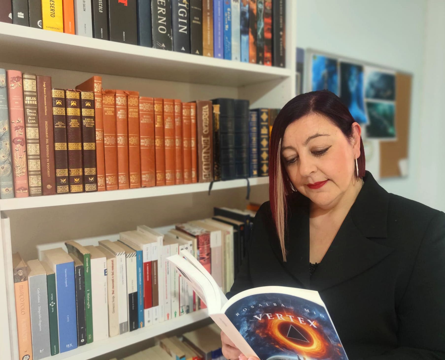 In "Vertex", Rosalba Mio esplora il futuro della Terra e l'impatto dell'umanità su di esso. Una storia di resistenza e riscoperta.