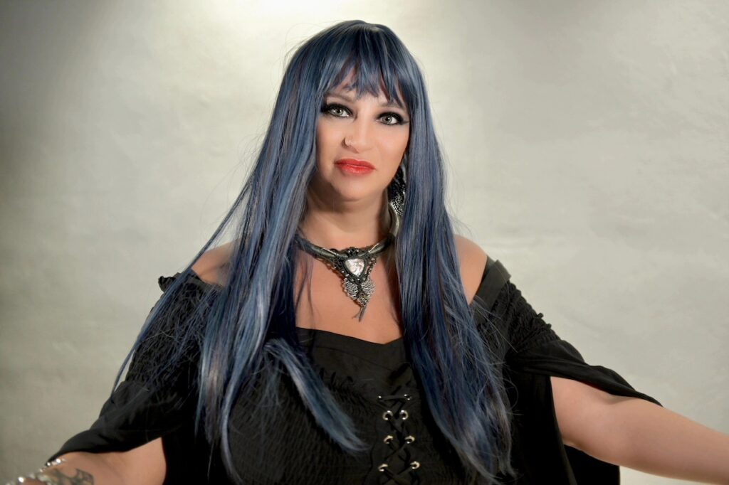 Gipsy Fiorucci in gara al Festival della Canzone Cristiana con “Regina del suo regno”. Nel frattempo, esce la versione epica di “Unico in questo universo”.