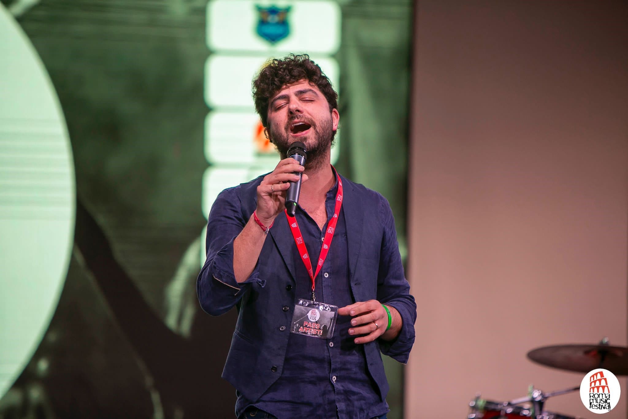 Dopo diverse collaborazioni capaci di fondere melodia e identità, ElleErre e Lord Bart tornano con un nuovo singolo dal titolo “Graffi”, disponibile dal 29 luglio su tutte le piattaforme digitali e in rotazione radiofonica.