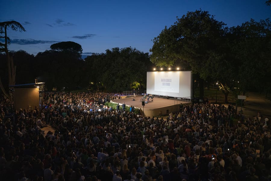 L’Estate Romana 2025 celebra il Ferragosto con cinema, musei aperti, visite guidate e percorsi speciali. Eventi gratuiti in tutta la città.